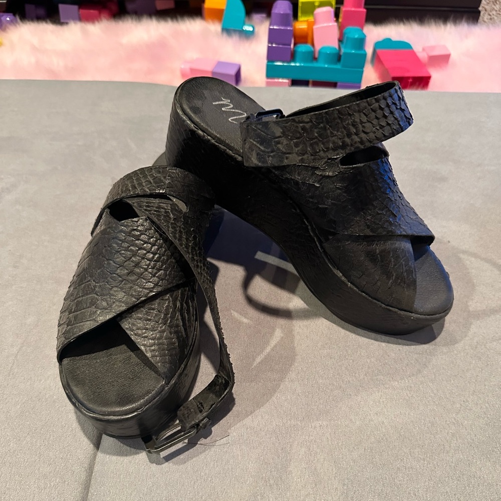 Black platforms